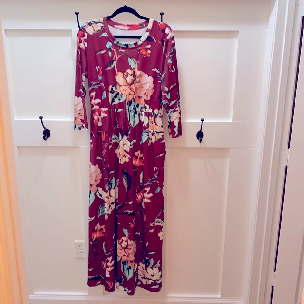 Burgundy & floral maxi dress with pockets. Large. Excellent condition.